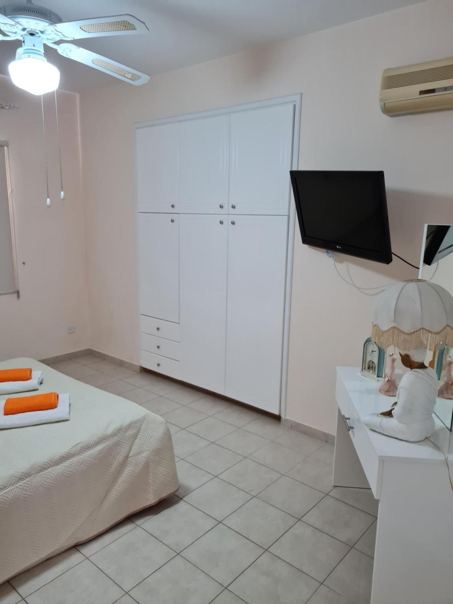 Michaela'S Apartment Paphos 外观 照片